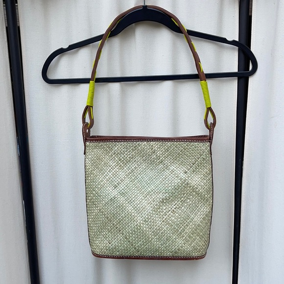 Vintage Handbags - ❗️DONATING MAY 26TH❗️
 VINTAGE- STAW PURSE BAG